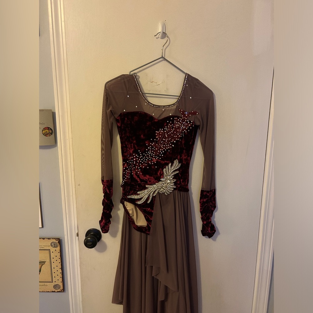 Stunning girls dance costume